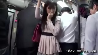 ดูหนังxข่มขืน บนรถไฟฟ้าในญี่ปุ่น ขบวนสยิวรุมหิ้วสาวออฟฟิศมาเย็ด